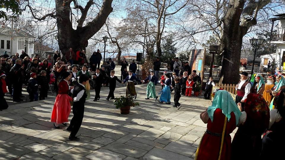 A trip to the tradition of the Greeks with carols and dances
